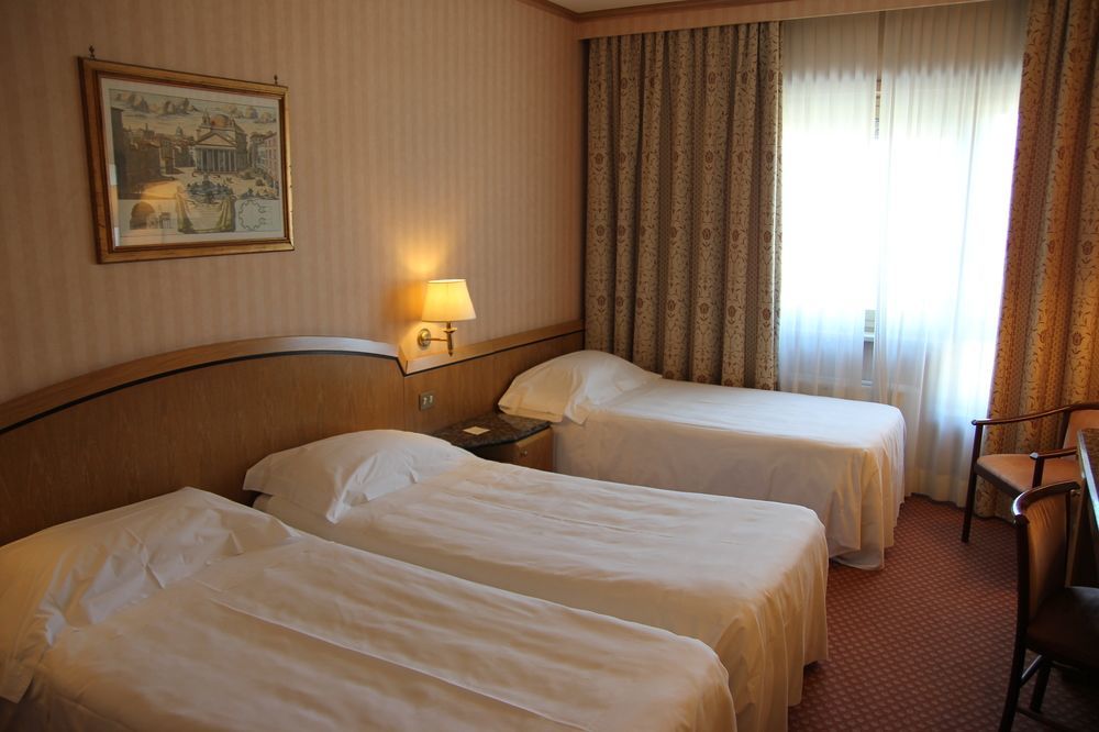 Hotel Beverly Hills 4*